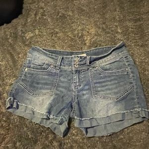 L.e.I. Ashley low rise Jean shorts